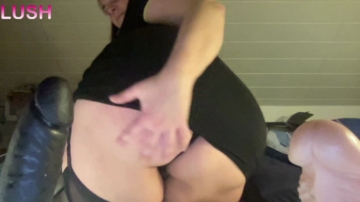 HornyMilfLeah  12-12-2021